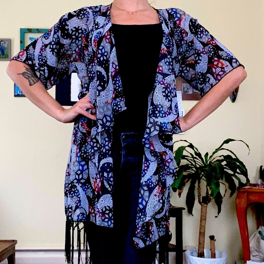 Black and White Geometric Shawl